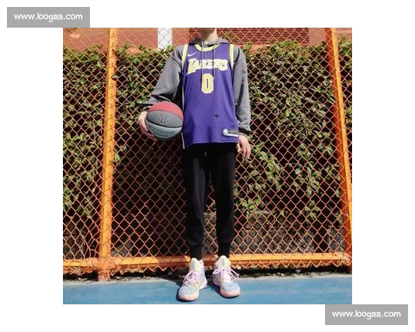 球迷必备潮流单品球衣设计与搭配技巧解析